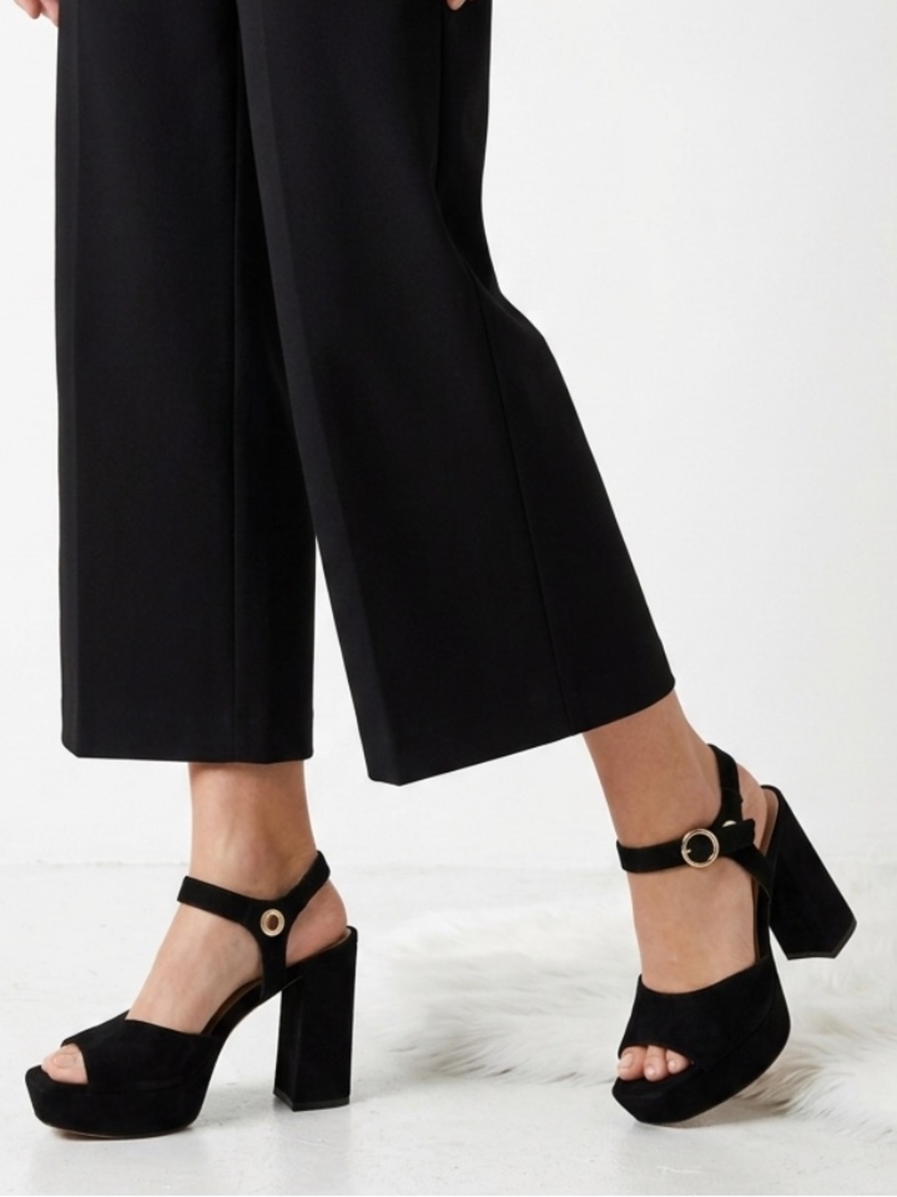 Karl Lagerfeld Paris debby Strappy black velvet chunky heels Shoes size 8 M